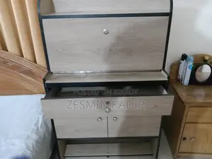 স্টাডি টেবিল