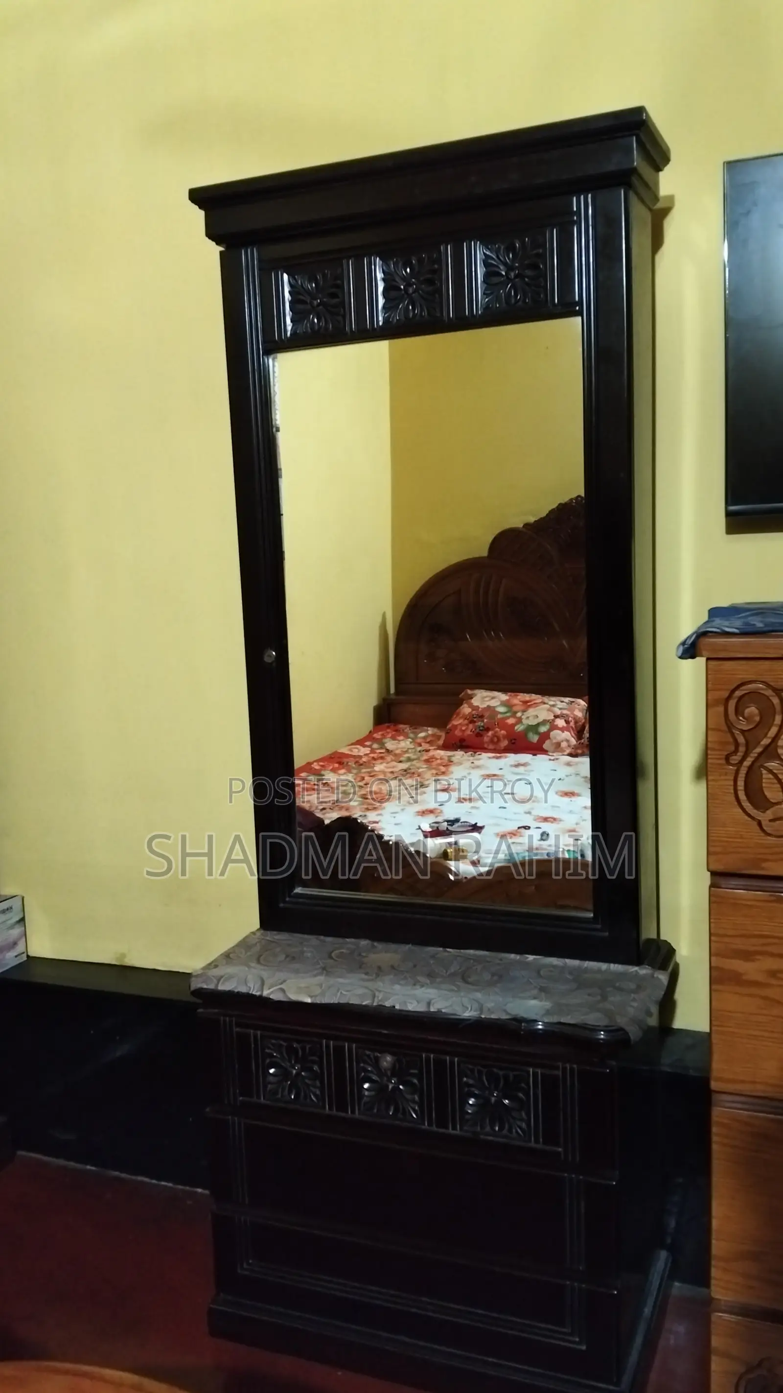 এই ড্রেসিং টেবিল বিক্রি হবে