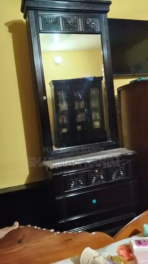 এই ড্রেসিং টেবিল বিক্রি হবে