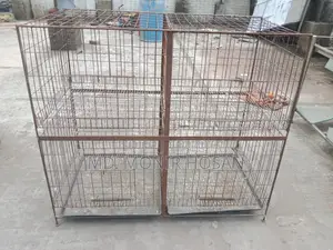 একটি বড় খাঁচা।