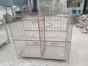 একটি বড় খাঁচা।