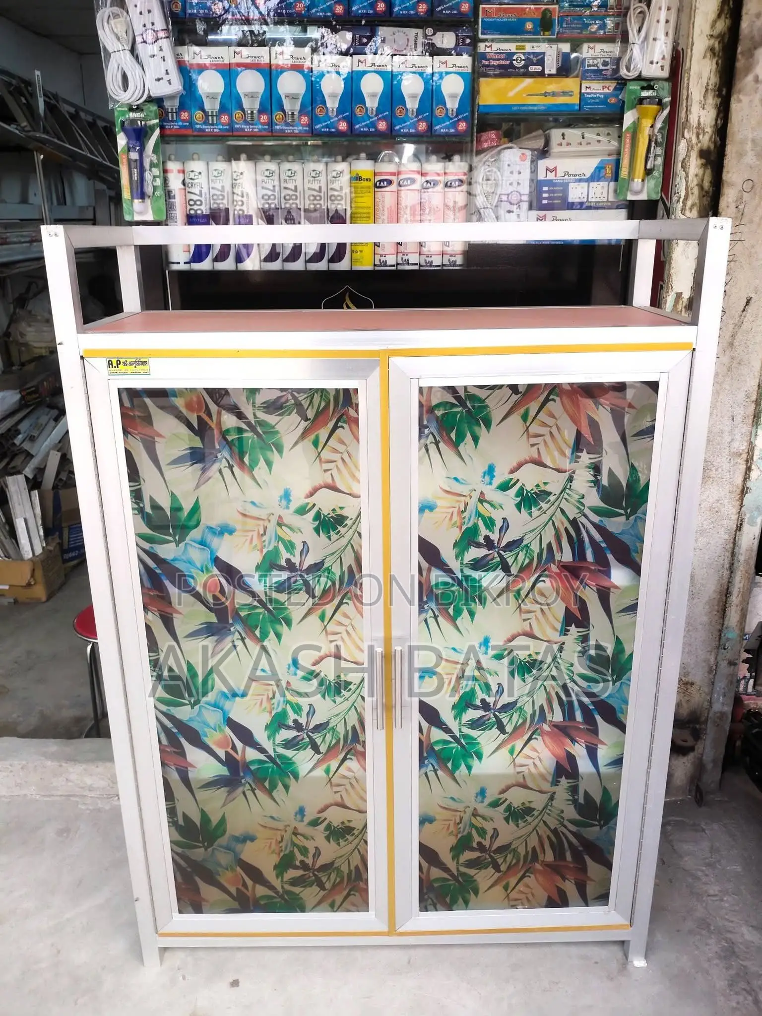 মিনি আলমারি এ্যালুমিনিয়ামের।