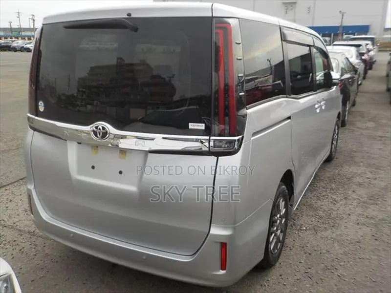 Toyota Noah X Pack. 2021