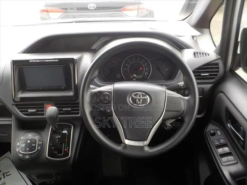 Toyota Noah X Pack. 2021