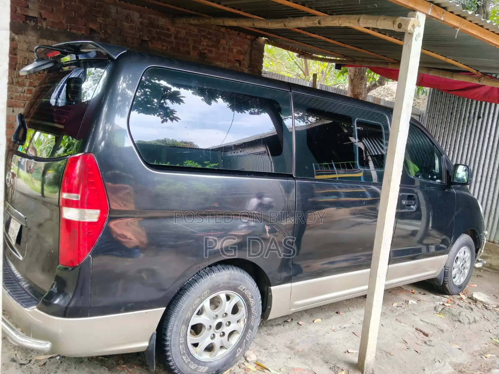 Hyundai H1 . 2012