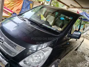 Hyundai H1 . 2012