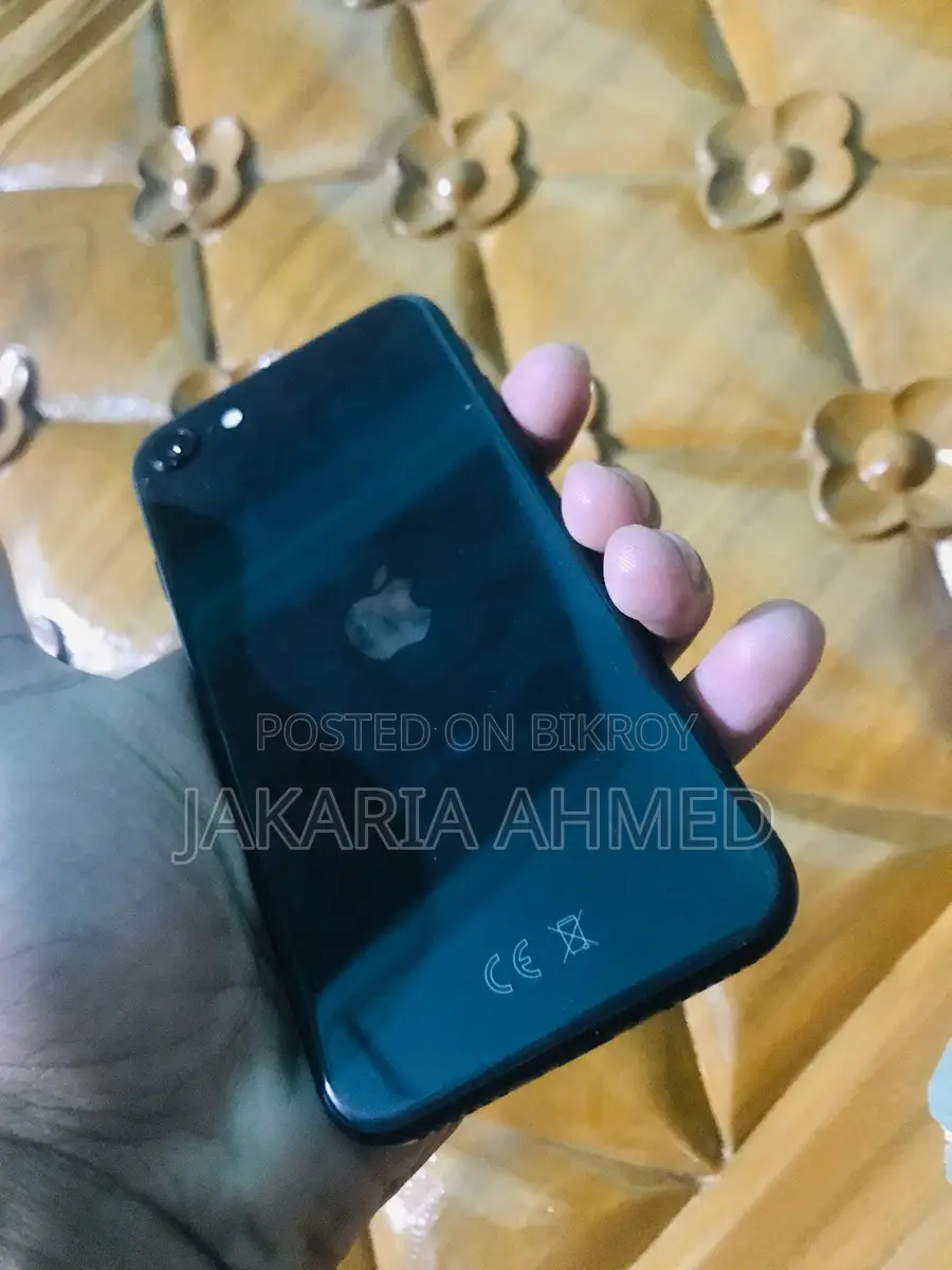 Apple iPhone SE . (Used)