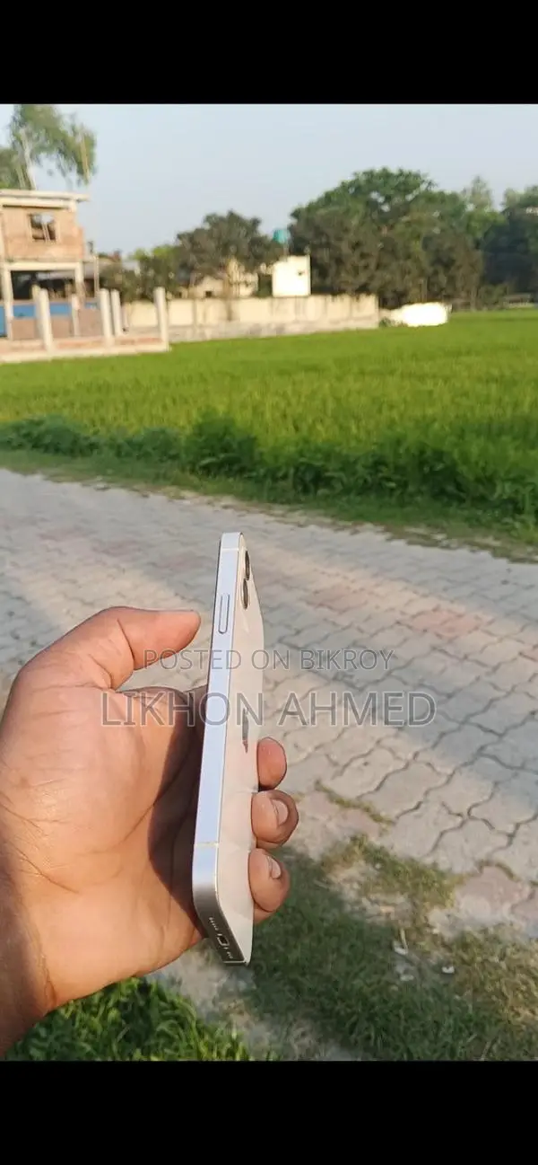 Apple iPhone 12 (Used)