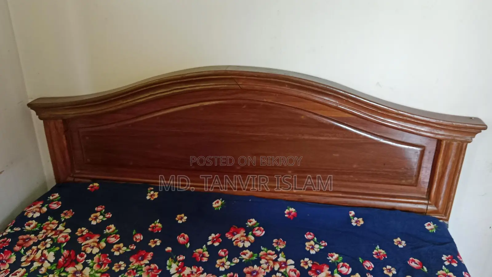 বাসার ব্যবহৃত খাট এবং আলনা বিক্রি