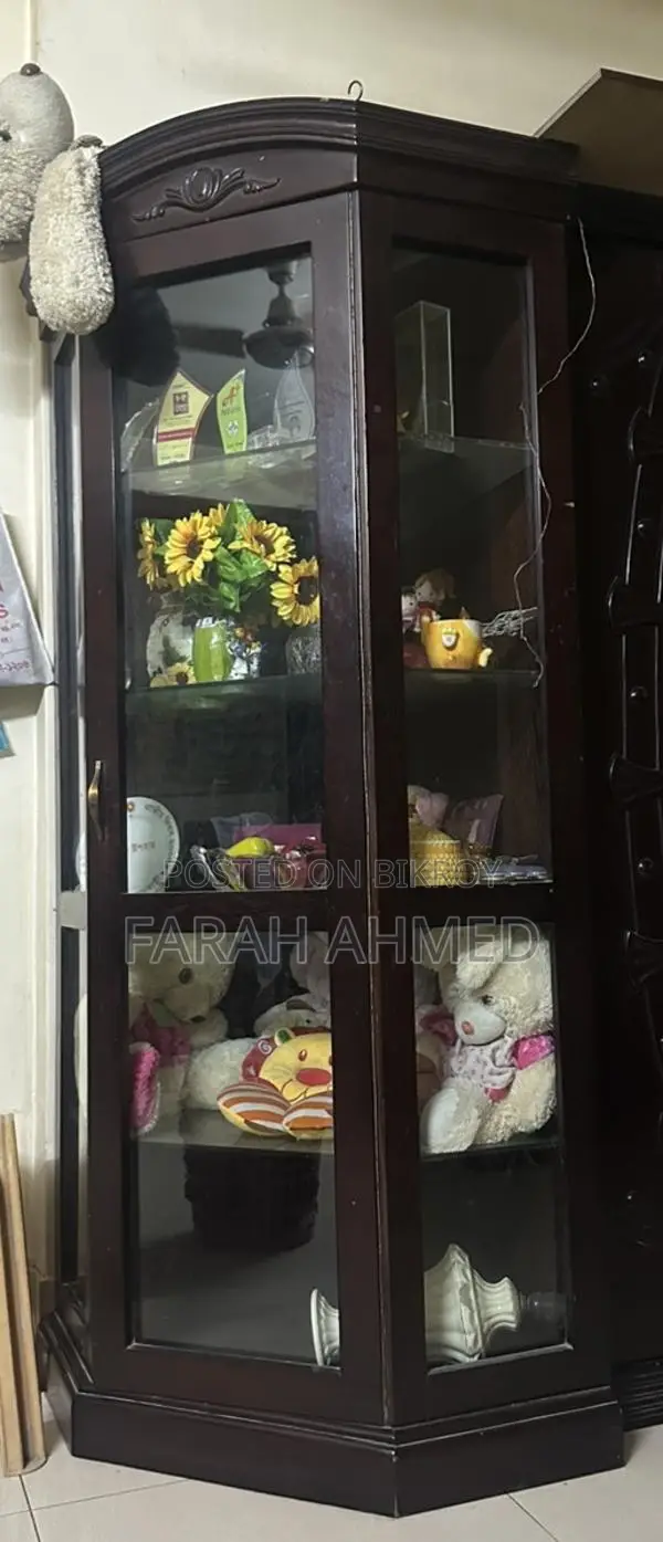 শোকেস বিক্রয় হবে