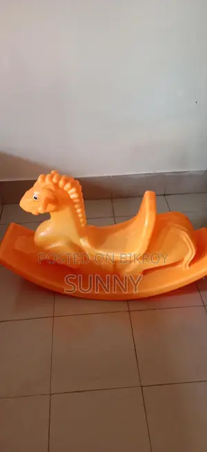 বাচ্চাদের রকিং ঘোড়া