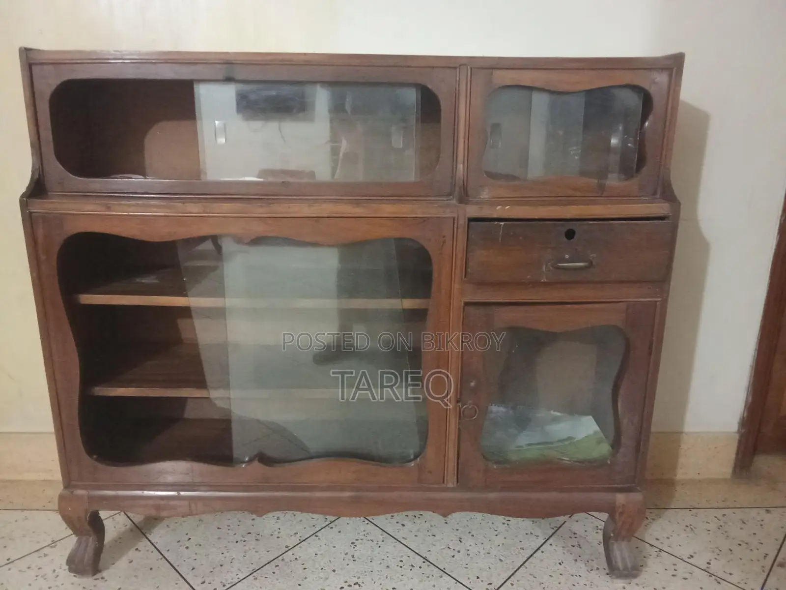 Wooden Showcase urgent sale!