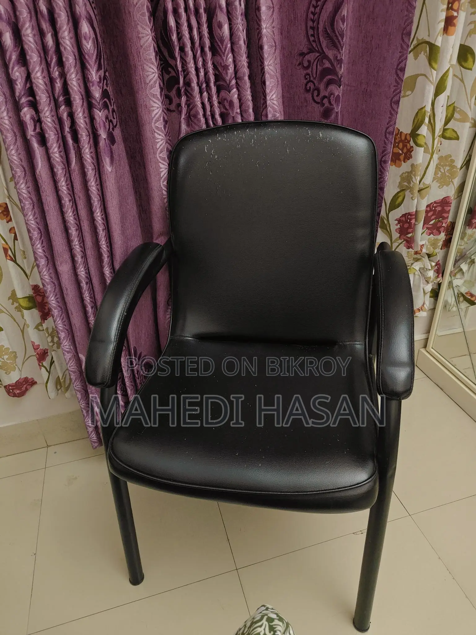 ৪ মাস ব্যবহৃত টেবিল চেয়ার