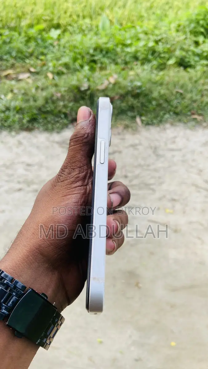 Apple iPhone 13 (Used)