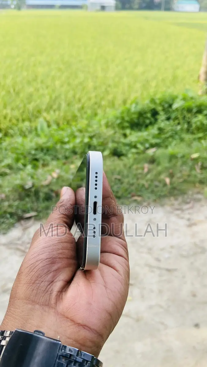Apple iPhone 13 (Used)