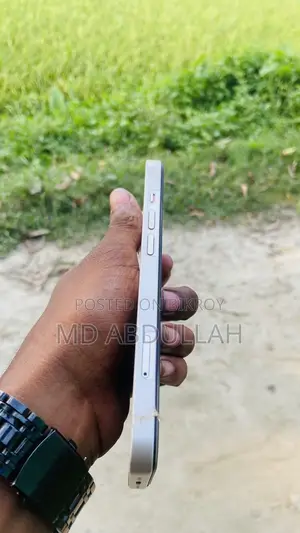 Apple iPhone 13 (Used)