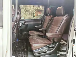 Toyota Esquire GI Premium 2018