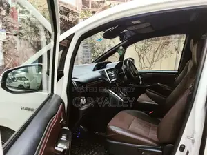 Toyota Esquire GI Premium 2018