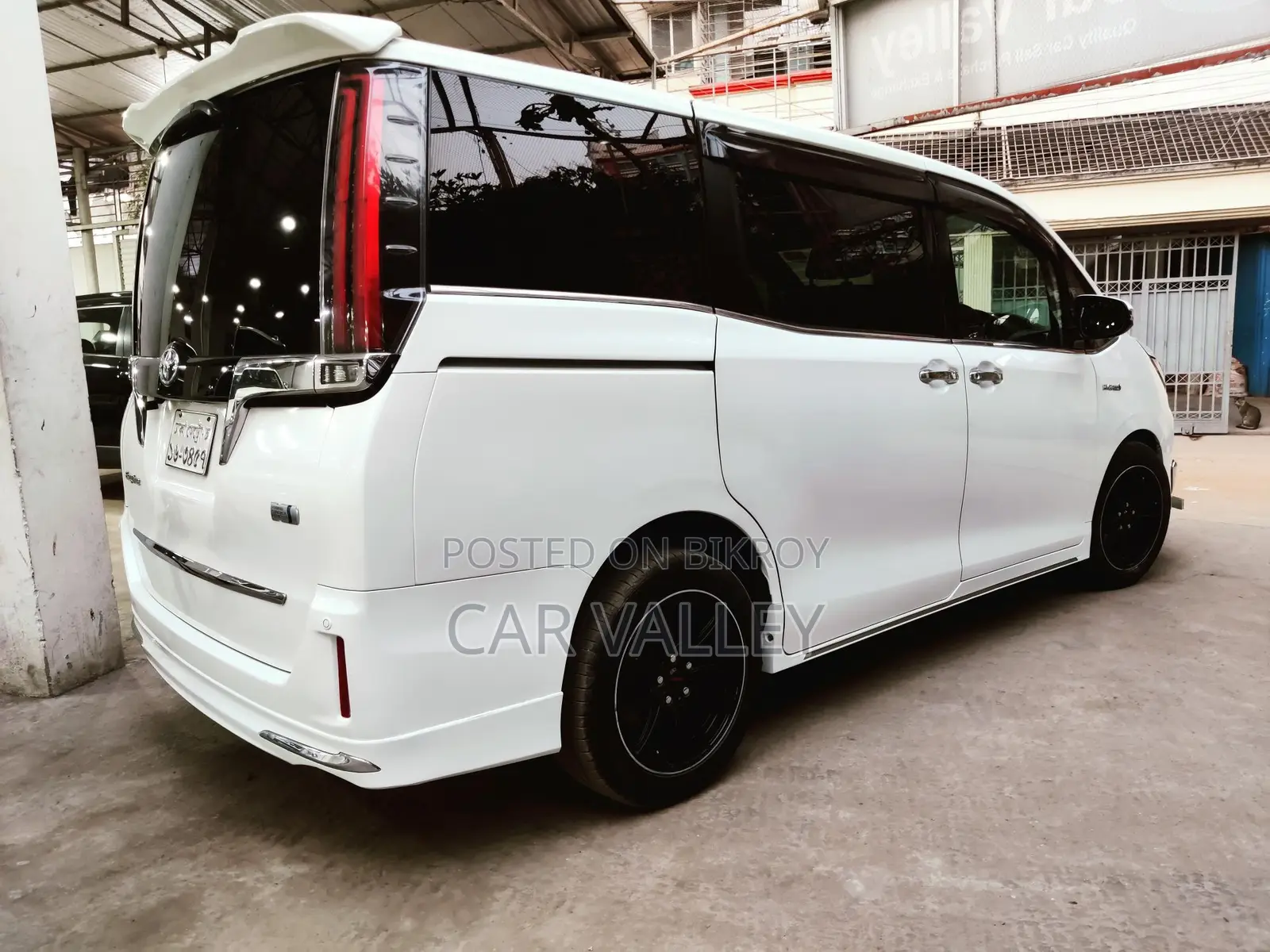 Toyota Esquire GI Premium 2018