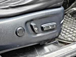 Toyota Harrier Premium 2014