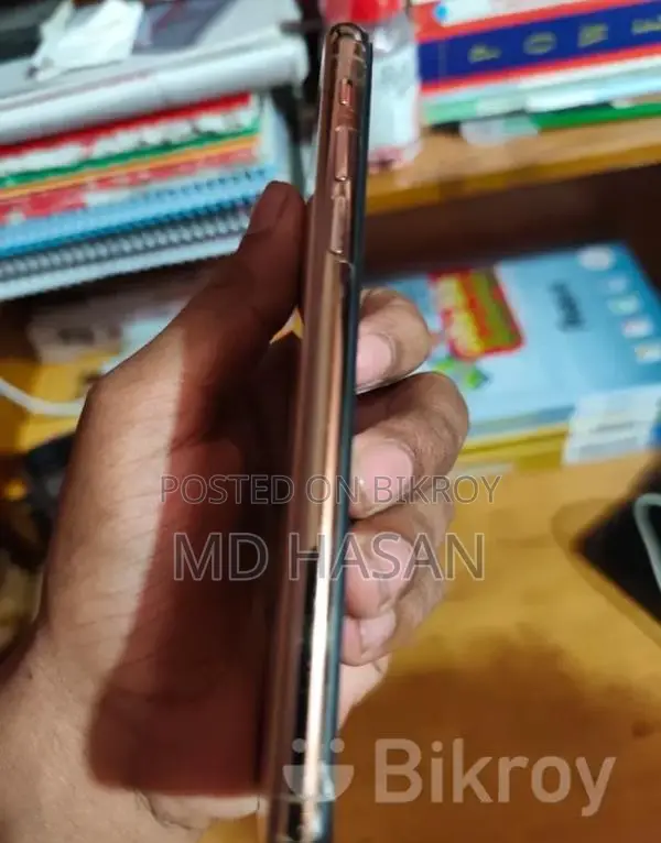 Apple iPhone XS (Used)
