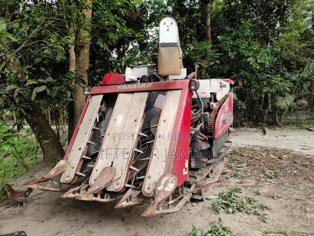 ধান কাটার হার্বেস্টার মেশিন