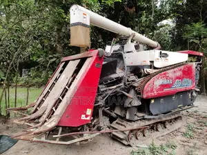 ধান কাটার হার্বেস্টার মেশিন