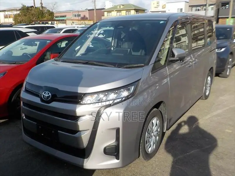 Toyota Noah X Pack. 2022