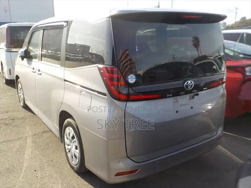 Toyota Noah X Pack. 2022