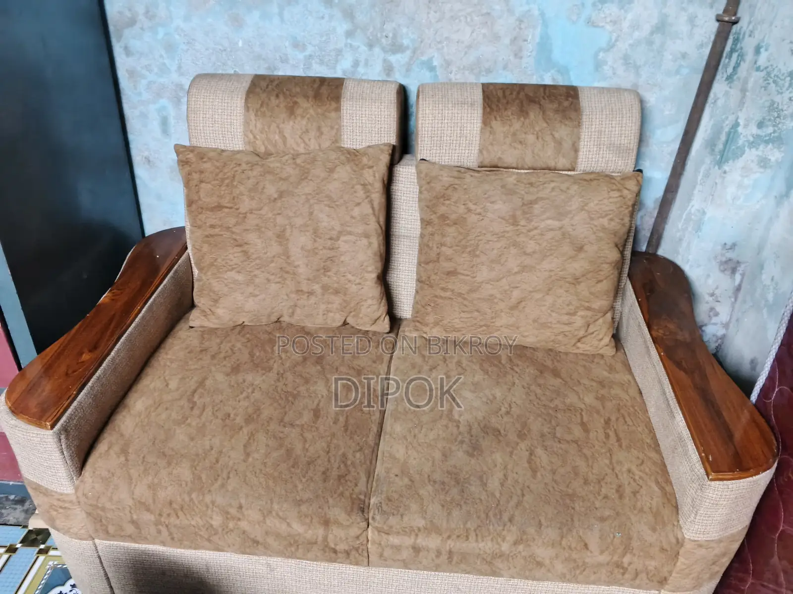 Nearly new 5-seater sofa set