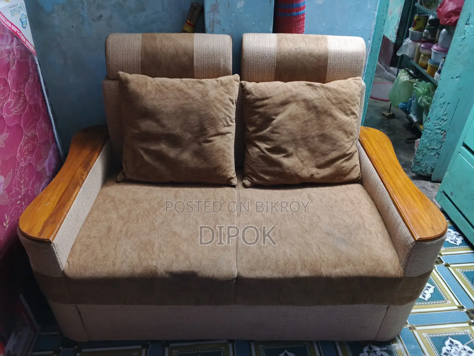 Nearly new 5-seater sofa set