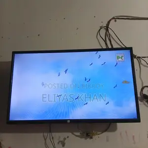 ৩২ ইঞ্চি কালার স্মার্ট টিভি।