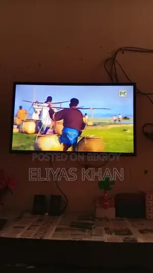 ৩২ ইঞ্চি কালার স্মার্ট টিভি।