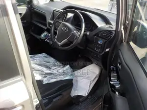 Toyota Noah G Pack. 2021