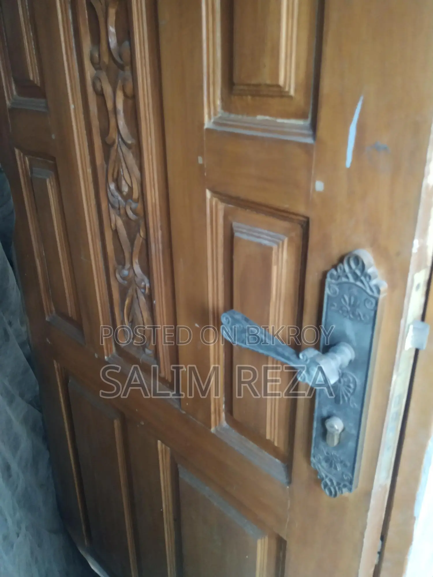 কাঠের দরজা একদম ফ্রেস