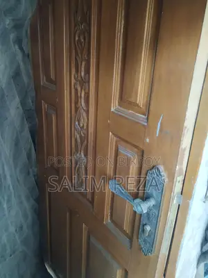 কাঠের দরজা একদম ফ্রেস