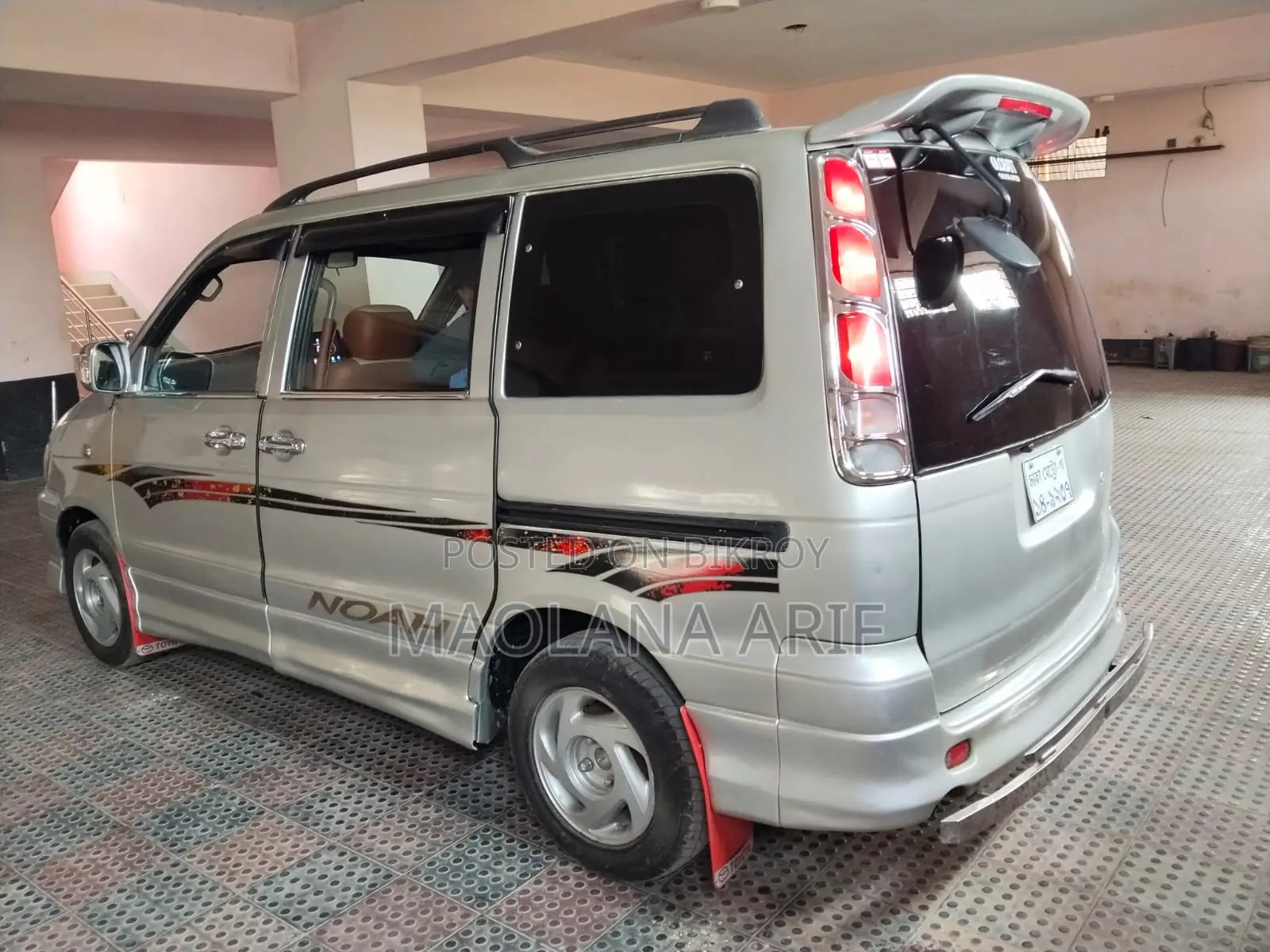 Toyota Noah Fildora 2001