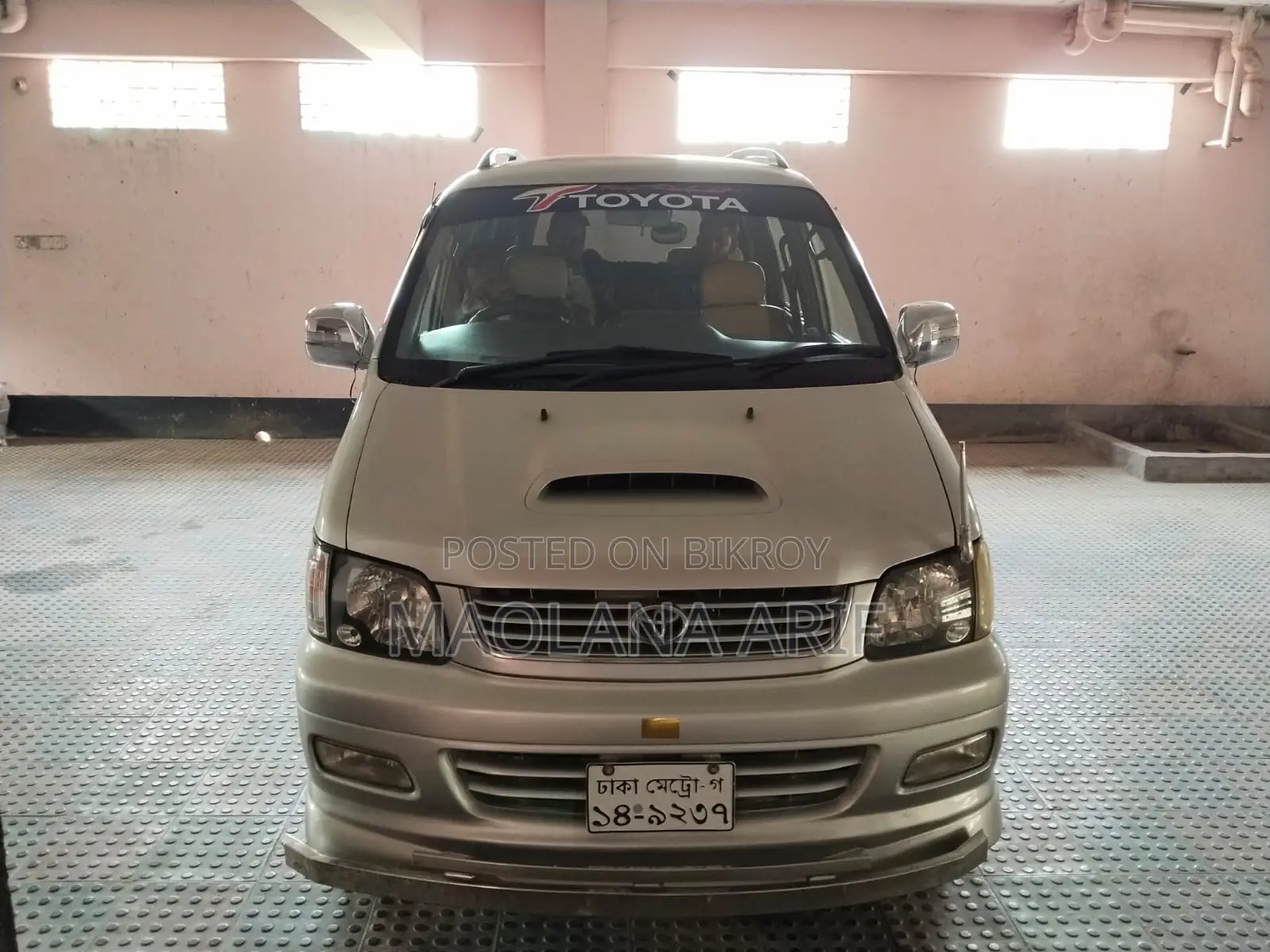 Toyota Noah Fildora 2001