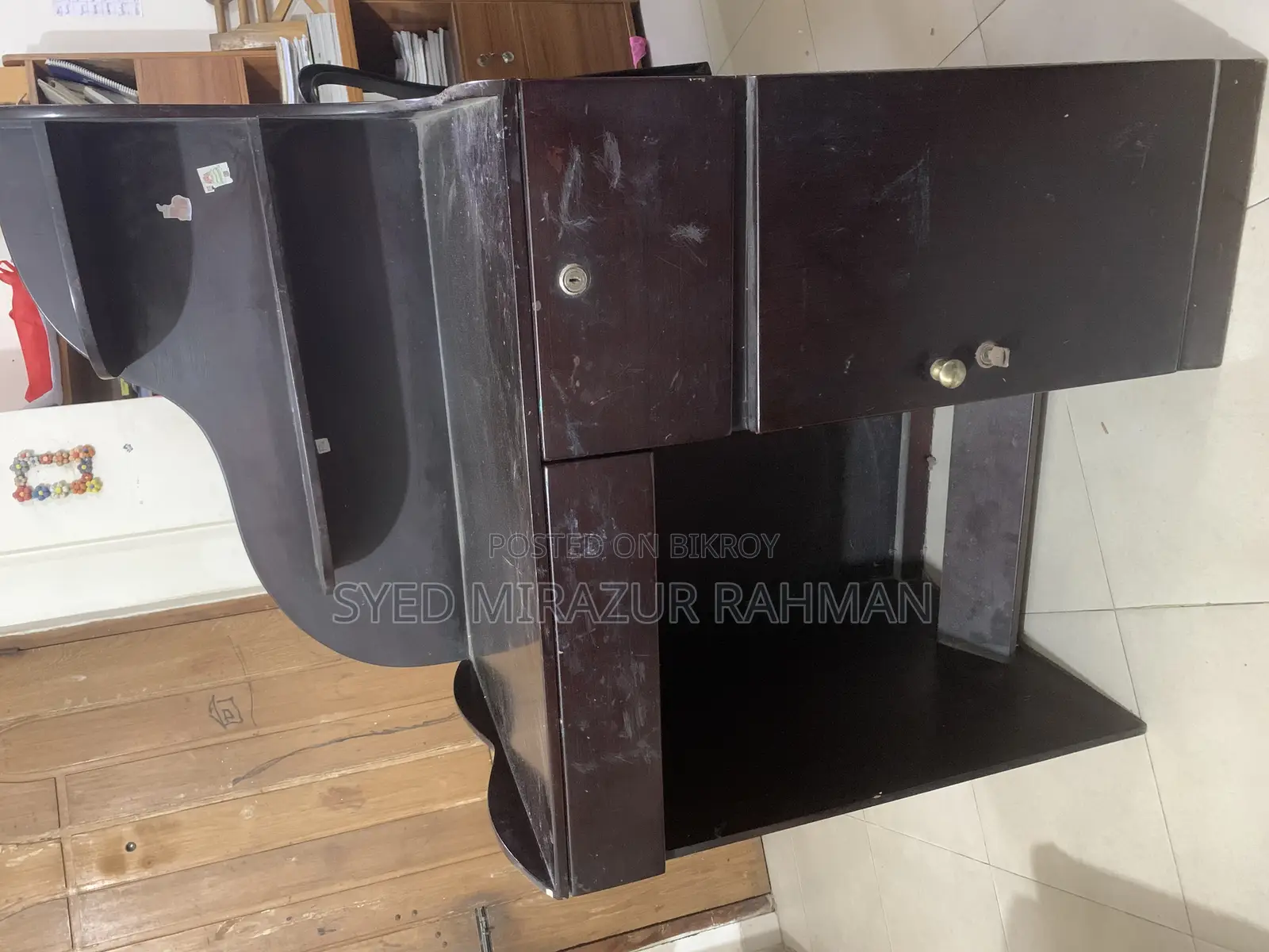 পড়ার টেবিল