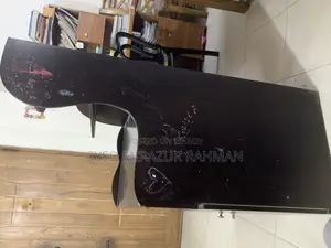 পড়ার টেবিল