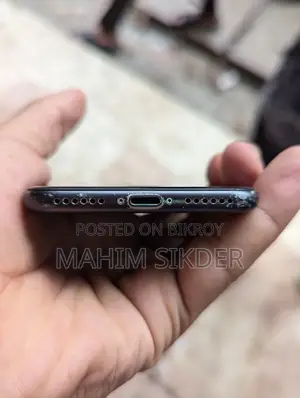 Apple iPhone 7 . (Used)