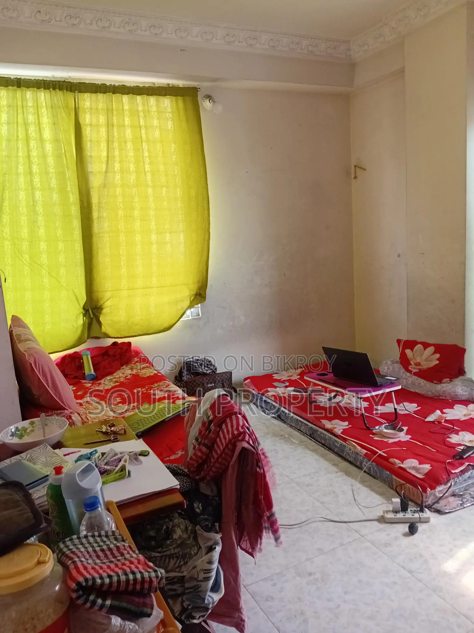 South facing Ready used 2100 sft flat for sale at Bashundhara C block.