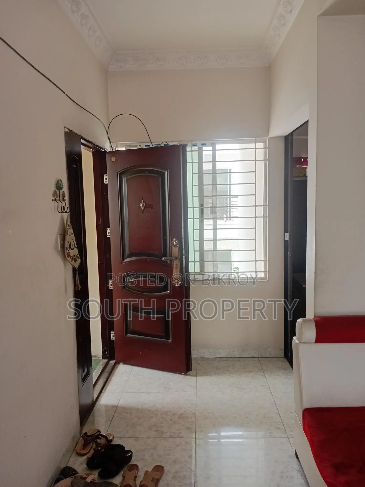 South facing Ready used 2100 sft flat for sale at Bashundhara C block.