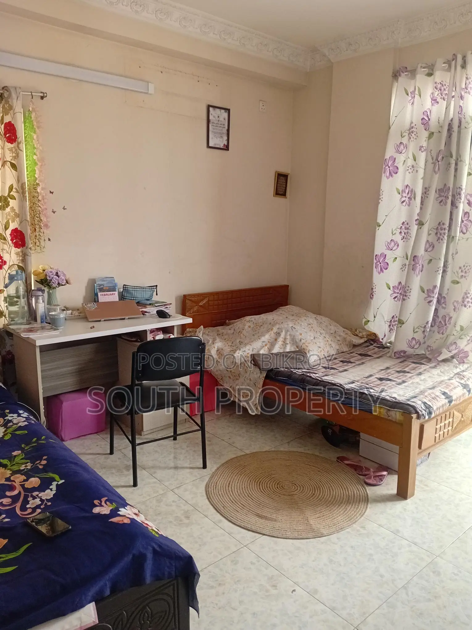 South facing Ready used 2100 sft flat for sale at Bashundhara C block.