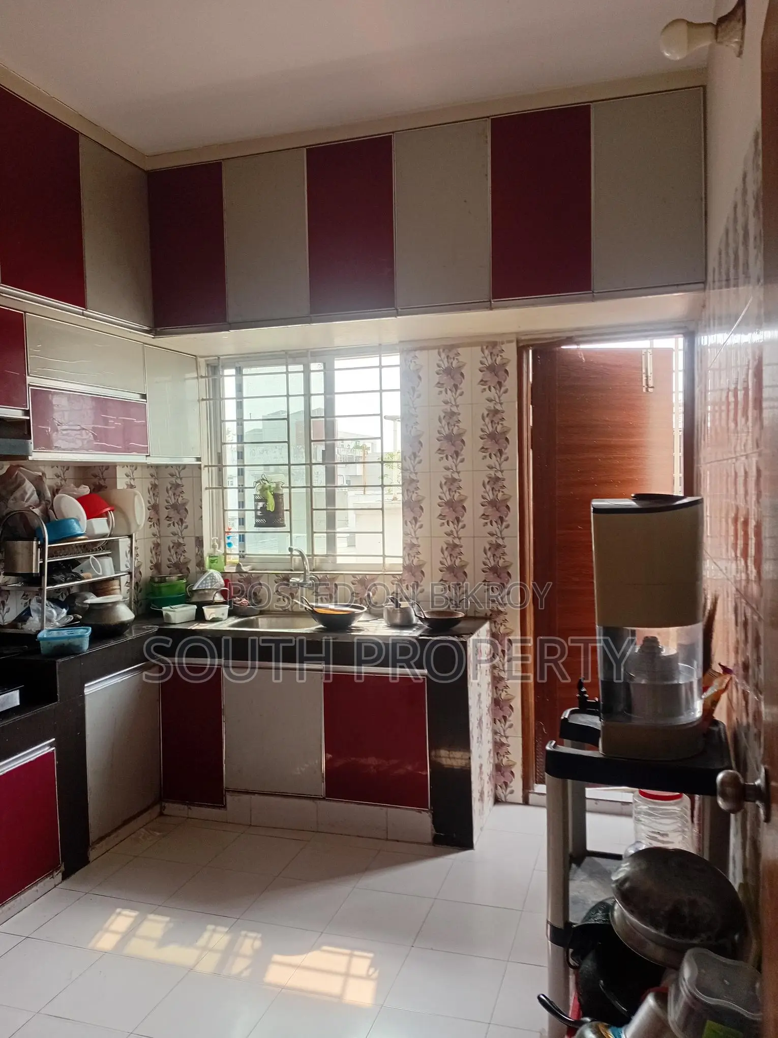 South facing Ready used 2100 sft flat for sale at Bashundhara C block.
