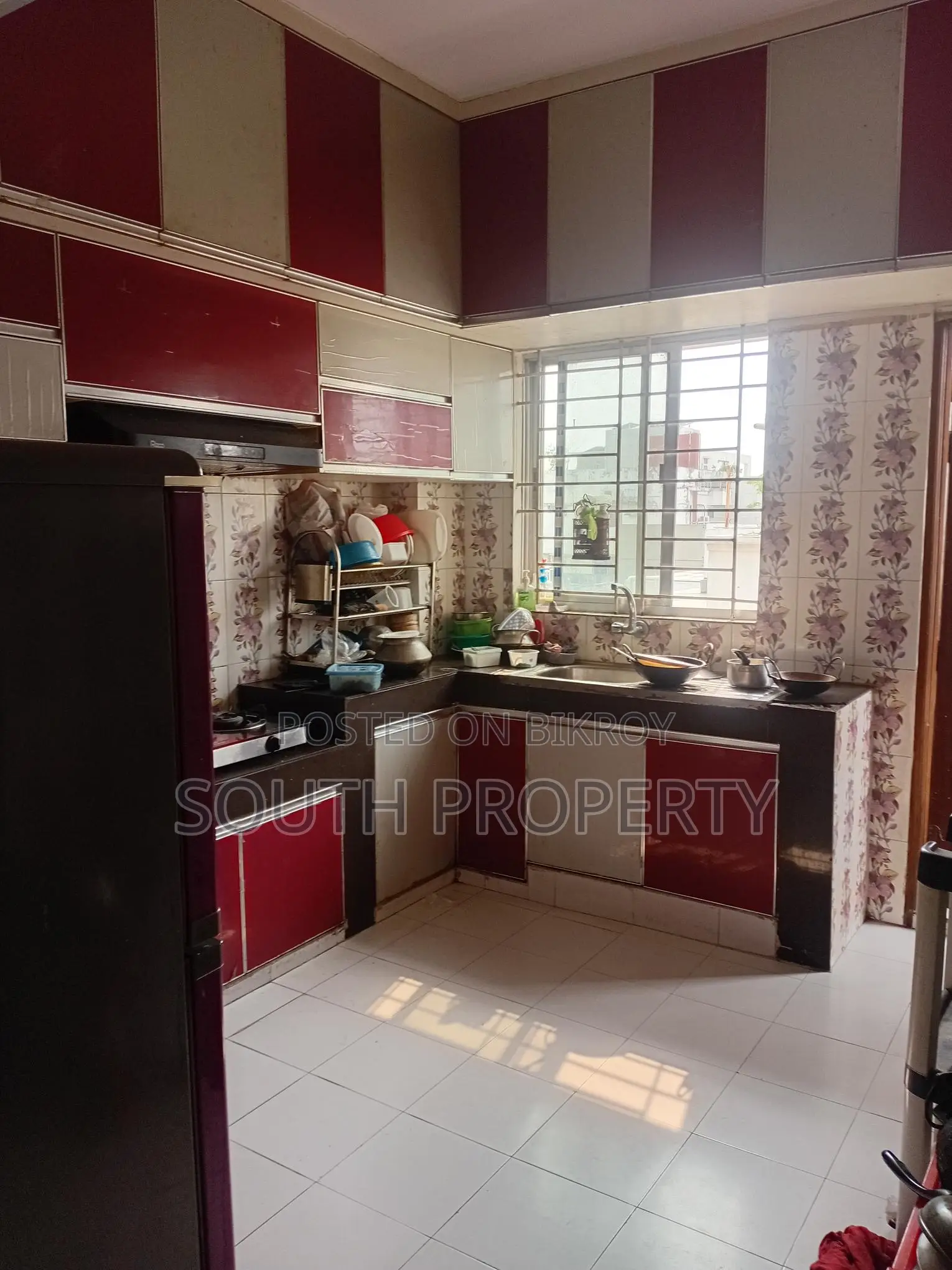 South facing Ready used 2100 sft flat for sale at Bashundhara C block.