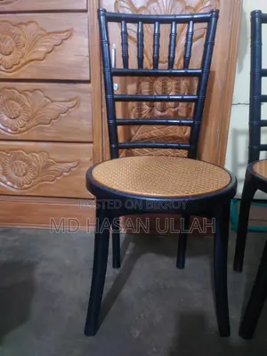 দুইটা চেয়ার কোন ভাঙ্গা চোরা নাই