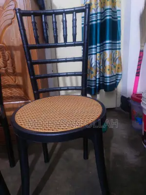 দুইটা চেয়ার কোন ভাঙ্গা চোরা নাই