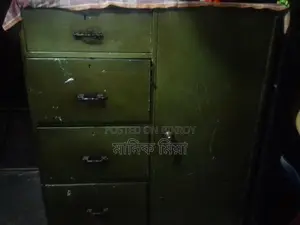 স্টিল ওয়ারড্রব