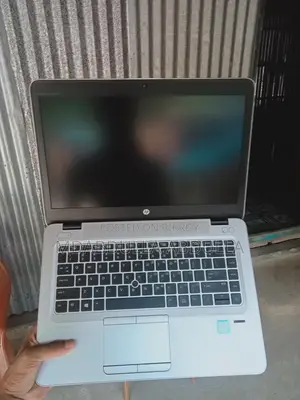 একহাতে ইউজ ল্যাপটপ